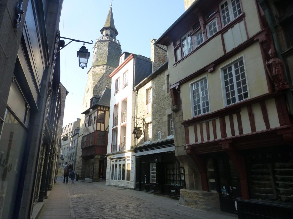 Appartement de la Tour de l'Horloge de DINAN Buitenkant foto