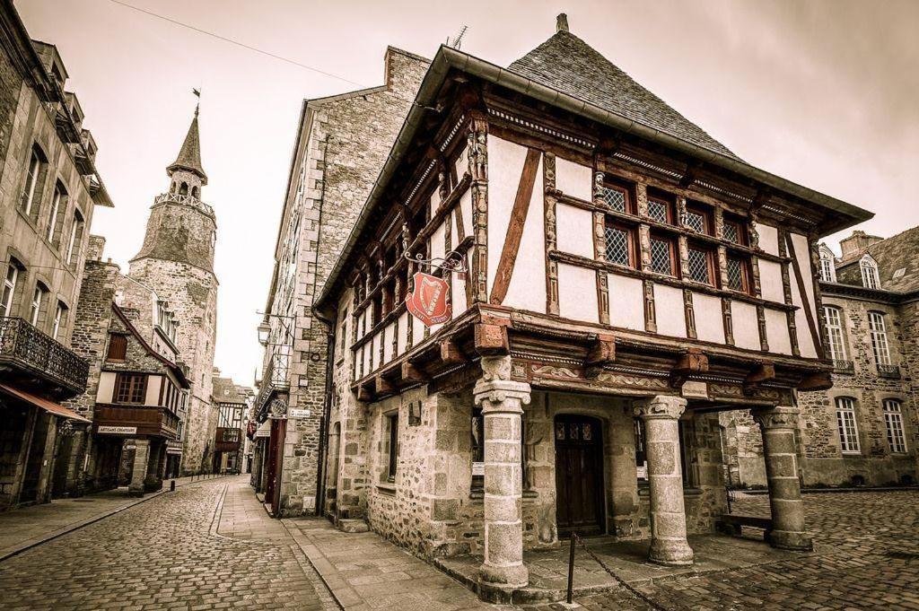 Appartement de la Tour de l'Horloge de DINAN Buitenkant foto